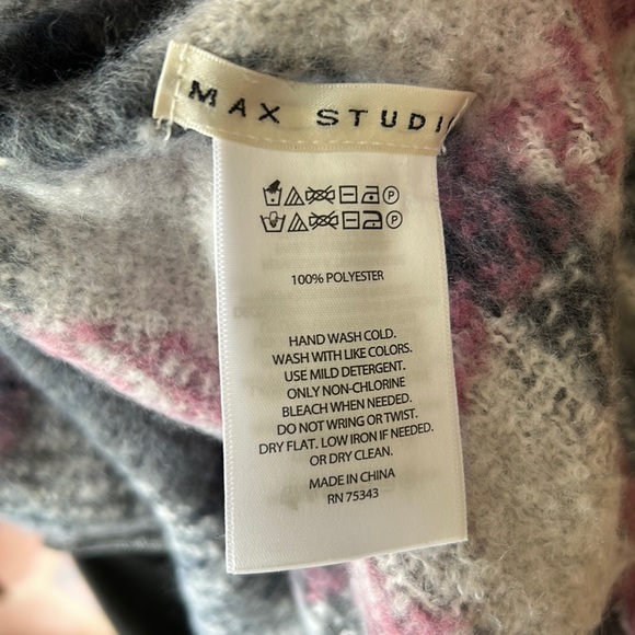 Large Scarf - Picture 3 of 3